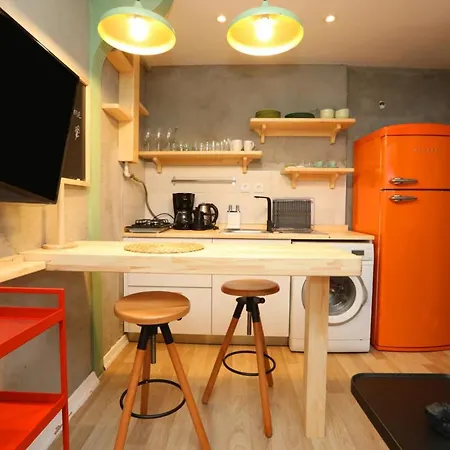 Апартаменты Pleasant Flat Near Taksim Square In Beyoglu Стамбул